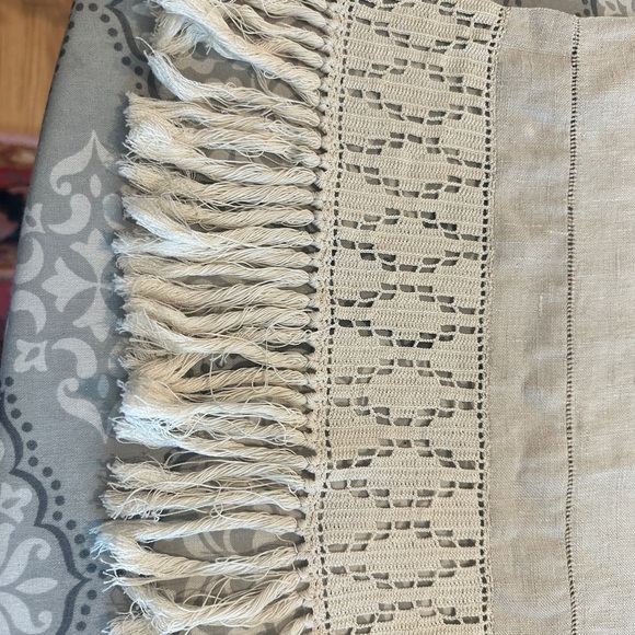 Linen table runner - Picture 4 of 7